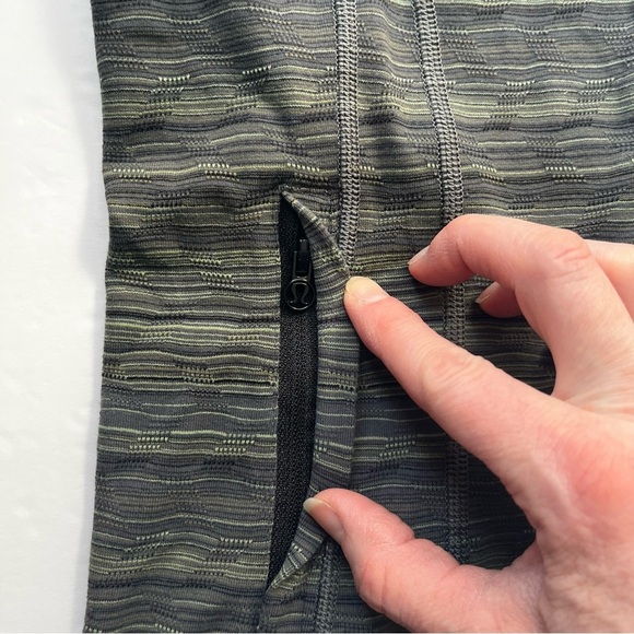 Lululemon Daily Practice Jacket Space Dye Fatigue Green Black Zip Hood Size 4 - Picture 11 of 14